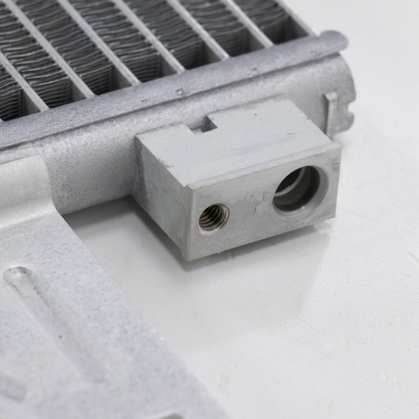 Kondensator klimatyzacji z osuszaczem L=710 H=292 B=16 Magneti Marelli