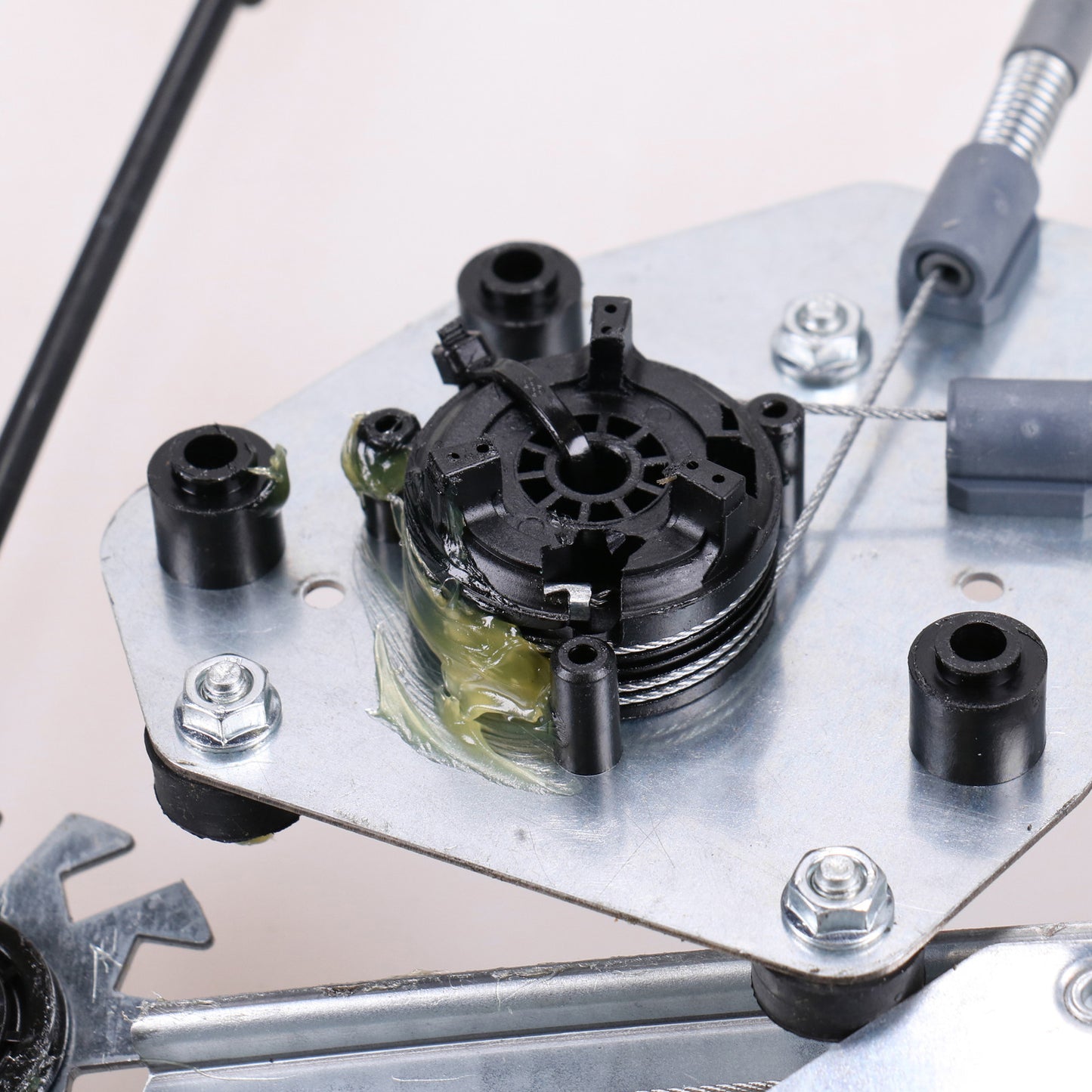 Mechanizm podnośnika szyby przedniej lewej