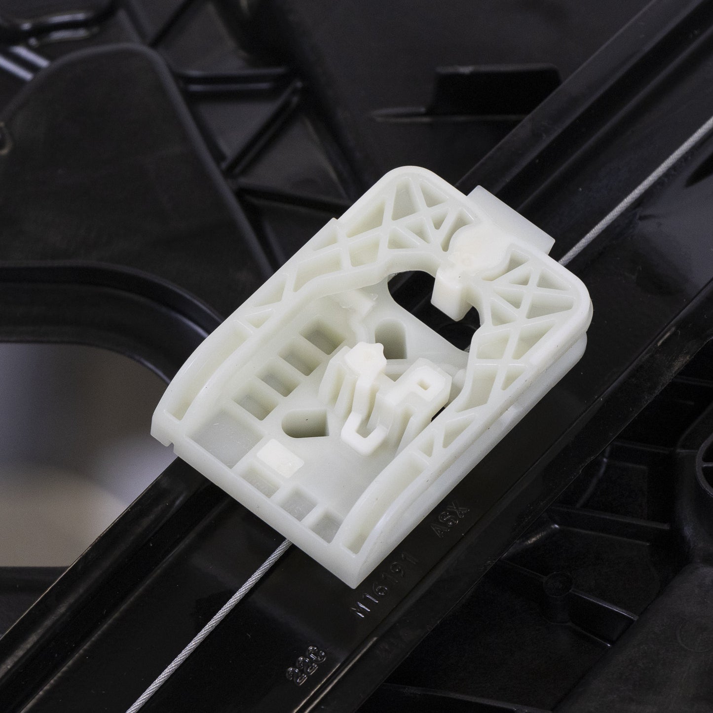 Podnośnik szyby przedniej lewej