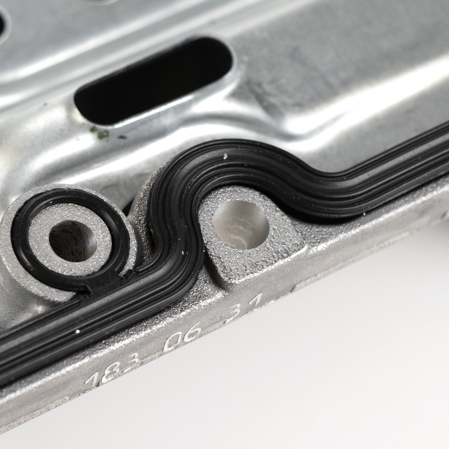 Pokrywa głowicy cylindrów aluminiowa z uszczelką
