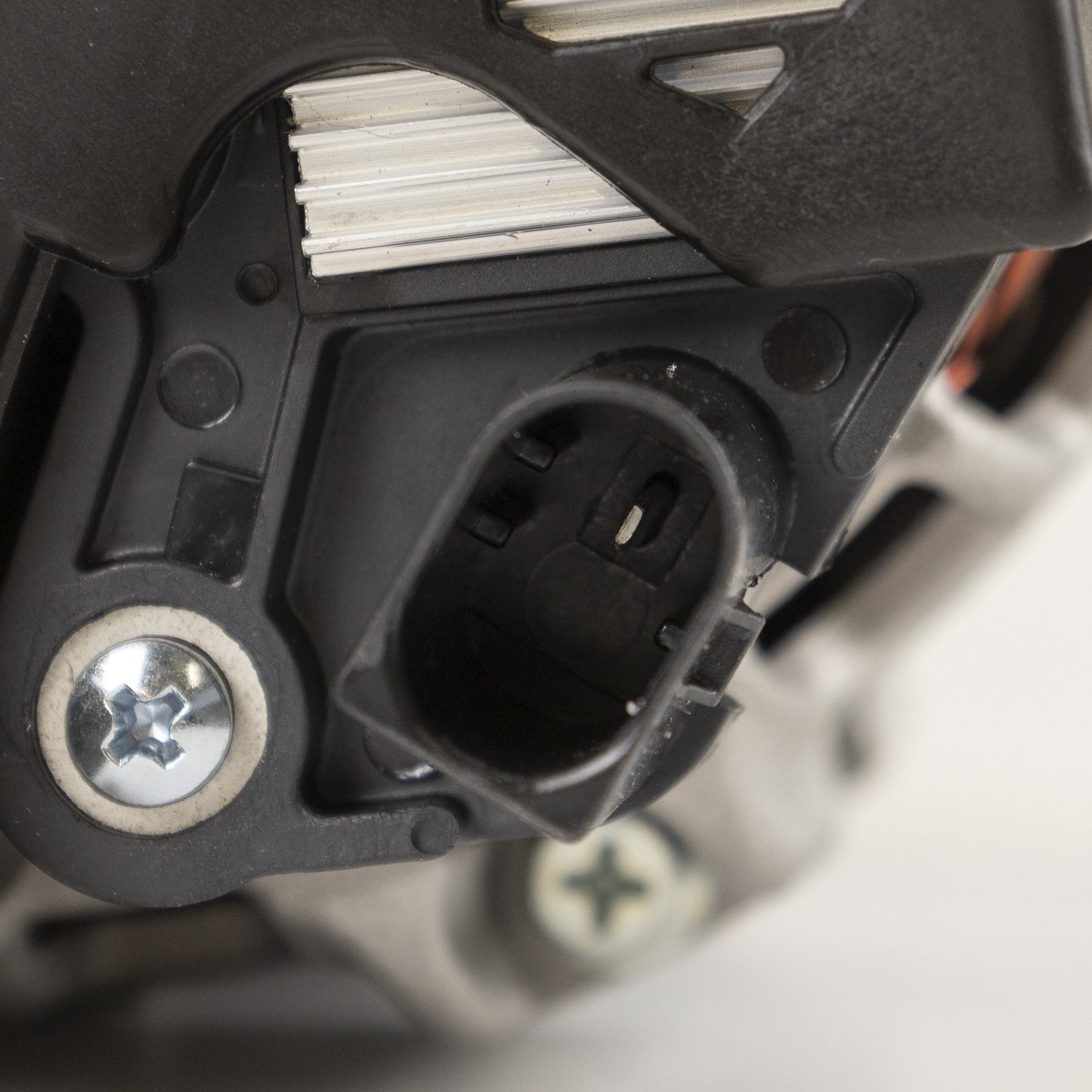 Alternator nowy +Line