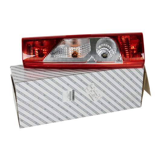 Lampa tylna z częścią elektryczną po lewej stronie *Oryginalna* Oryginalna
