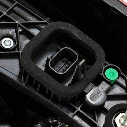 Tylne lewe światło tylne z częścią elektryczną  Magneti Marelli