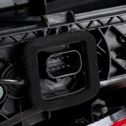 Tylne lewe światło tylne z częścią elektryczną  Magneti Marelli