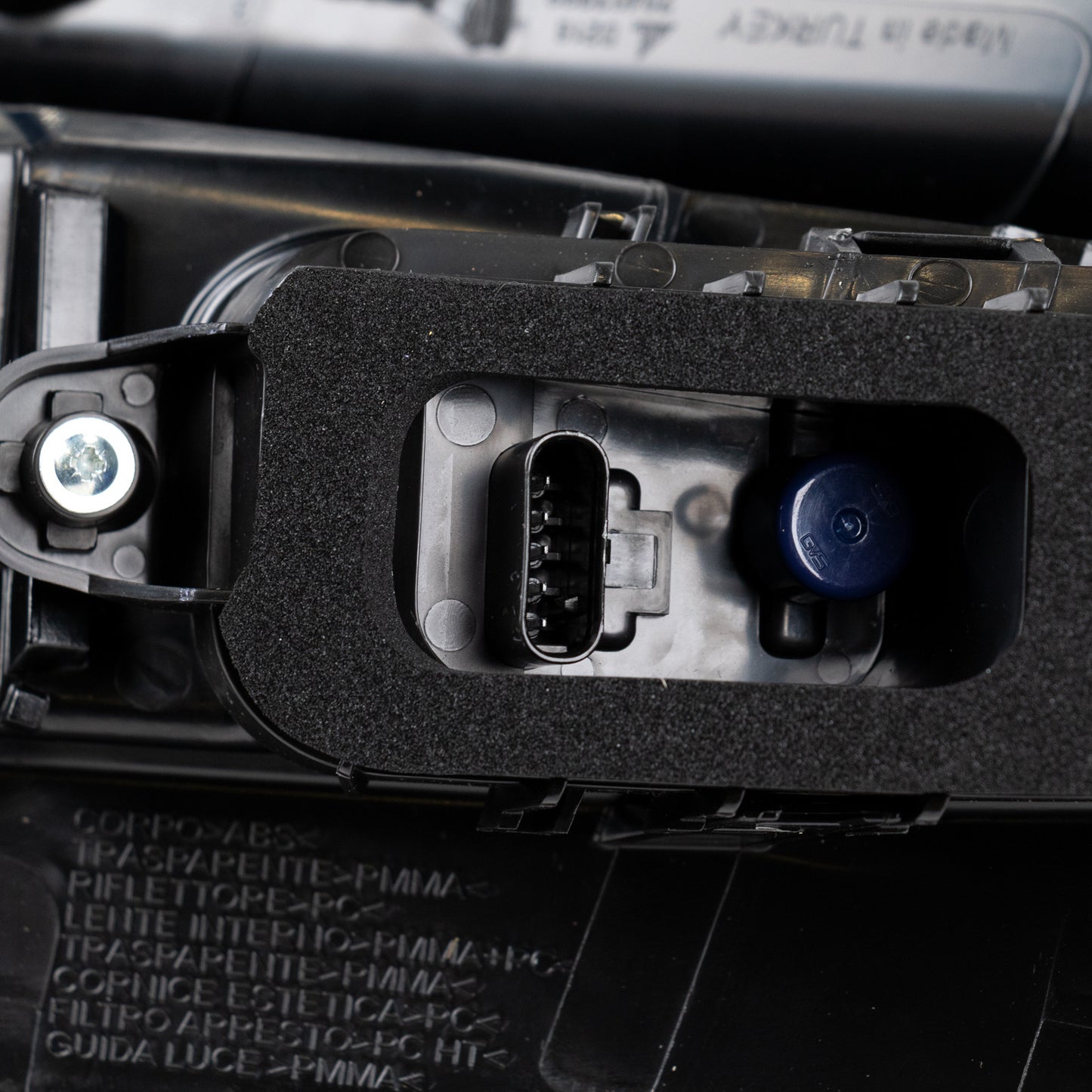 Lampy tylne lewe z częścią elektryczną  Magneti Marelli