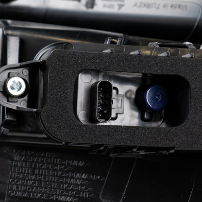 Lampy tylne lewe z częścią elektryczną  Magneti Marelli