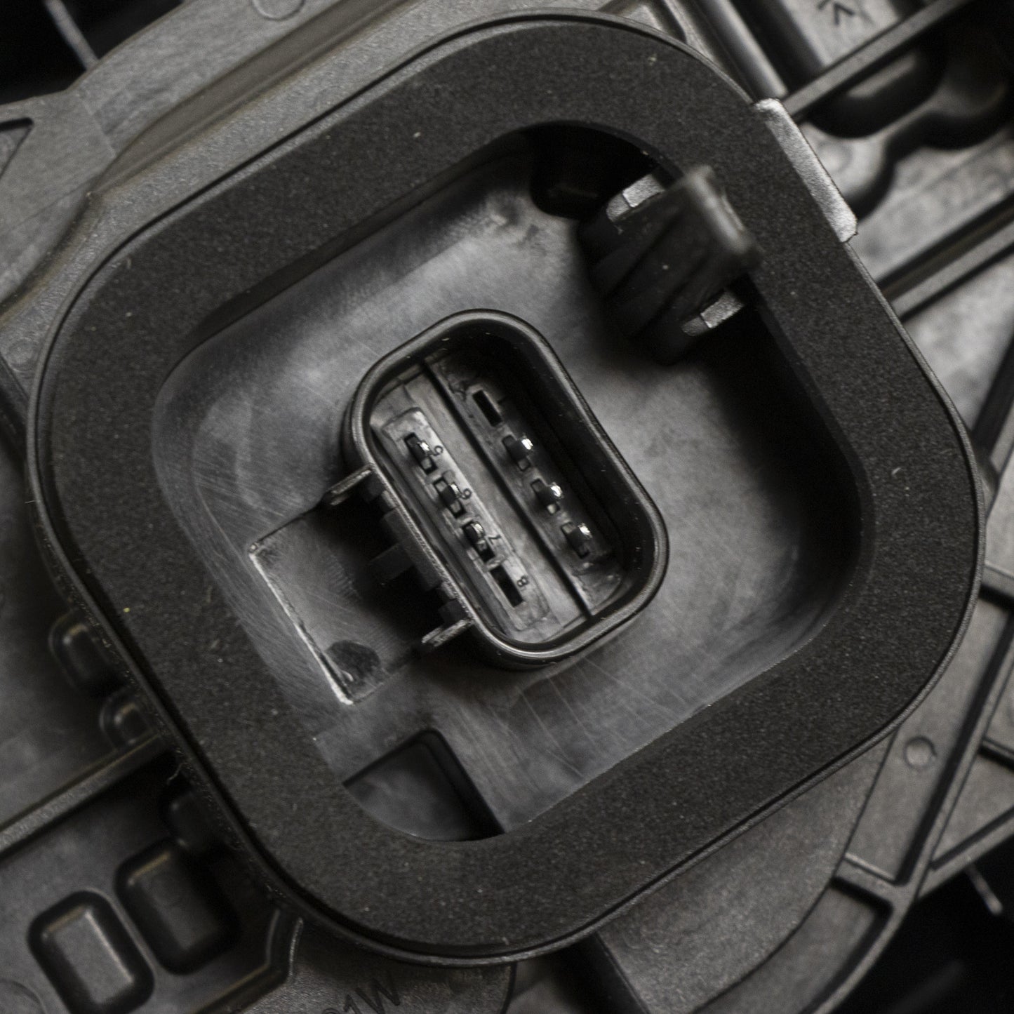 Tylne światło tylne prawe z częścią elektryczną  Magneti Marelli