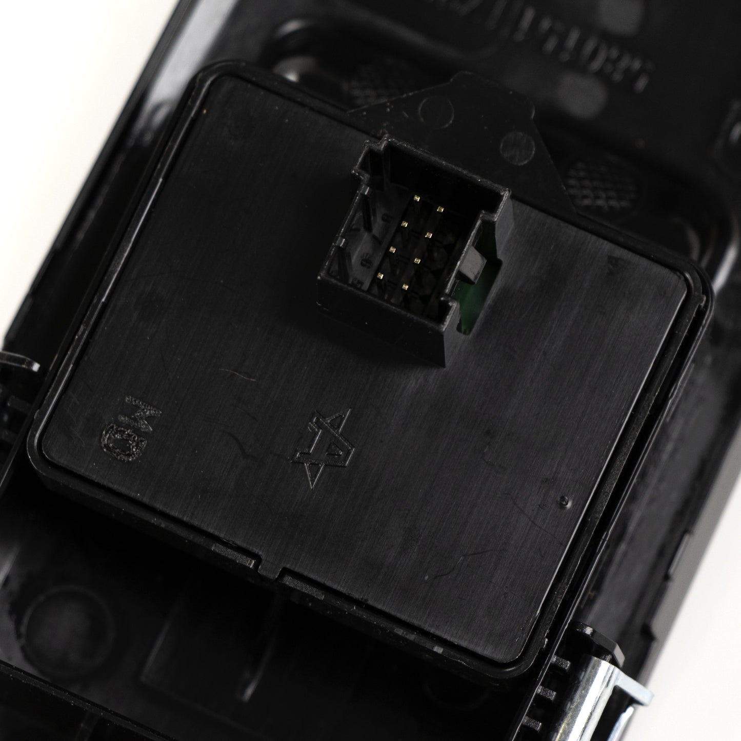 Przełącznik podnośnika szyby po lewej stronie