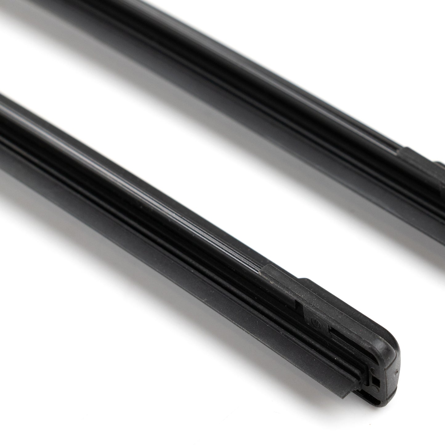 Zestaw piór wycieraczek Flat Blade 60 cm z dyszami spryskującymi, oryginalne Iveco