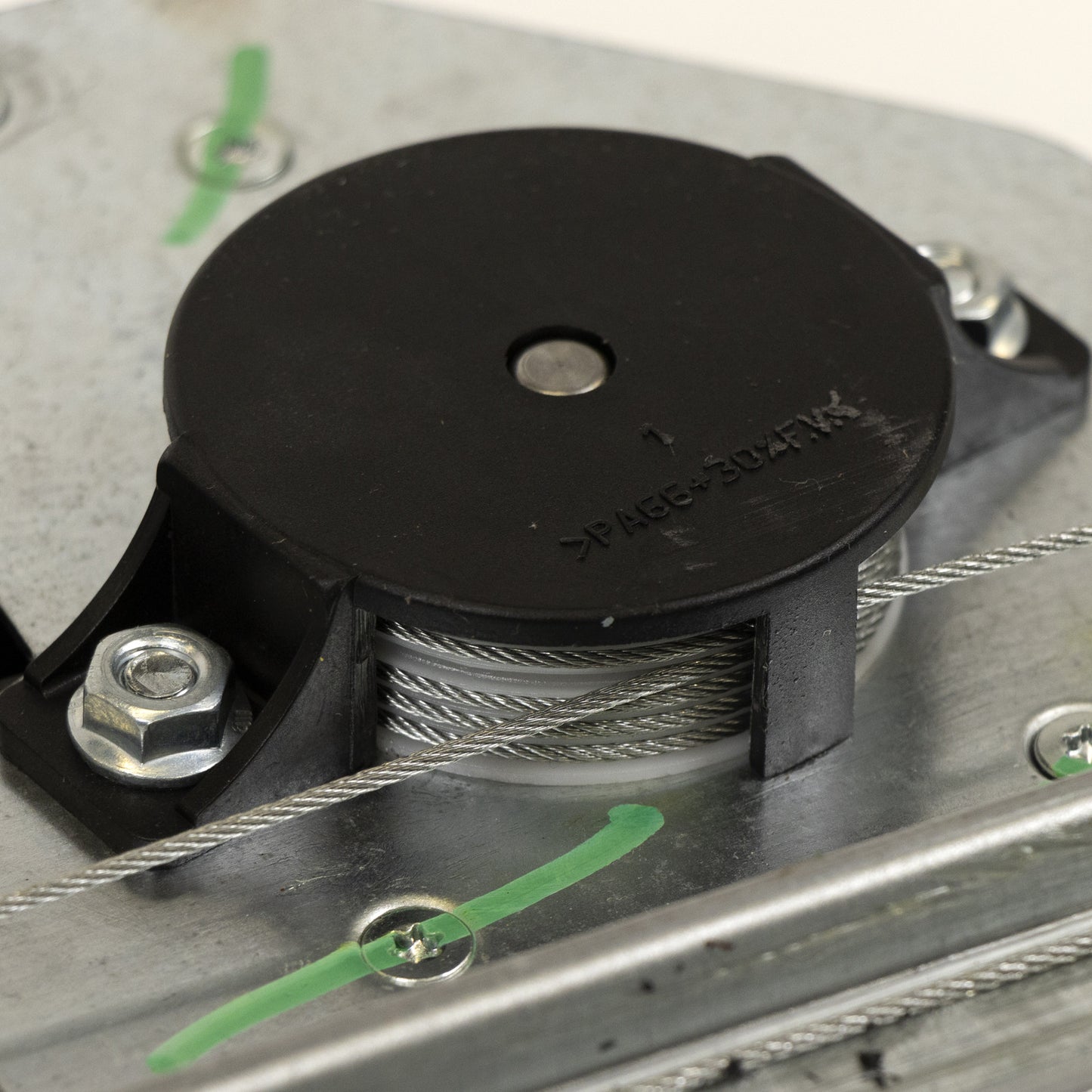 Podnośnik elektryczny przedni lewy Silnik na szynie  Magneti Marelli