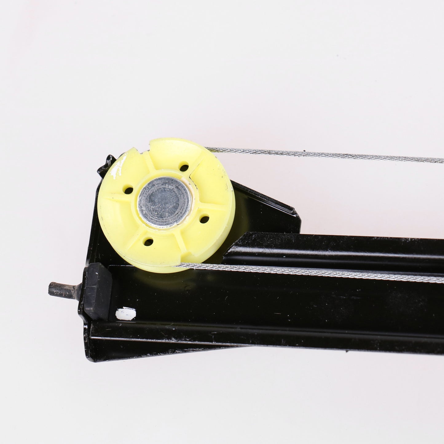 Podnośnik elektryczny przedni lewy z silnikiem, wtyczka prostokątna Magneti Marelli