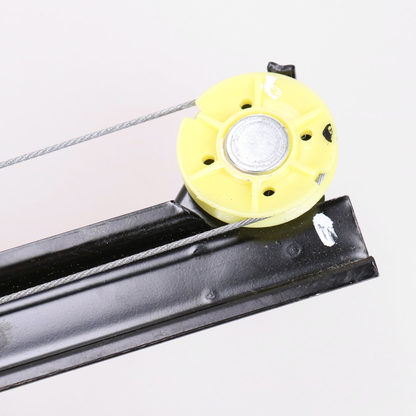 Podnośnik elektryczny przedni lewy z silnikiem, wtyczka prostokątna Magneti Marelli