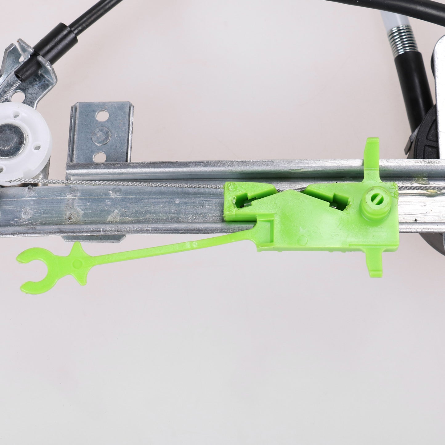 Podnośnik elektryczny przedni lewy Magneti Marelli