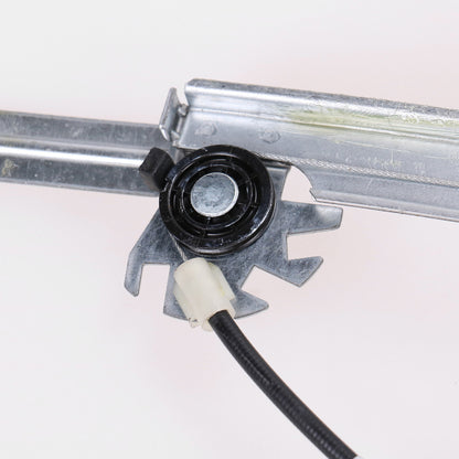 Mechanizm podnośnika szyby przedniej lewej