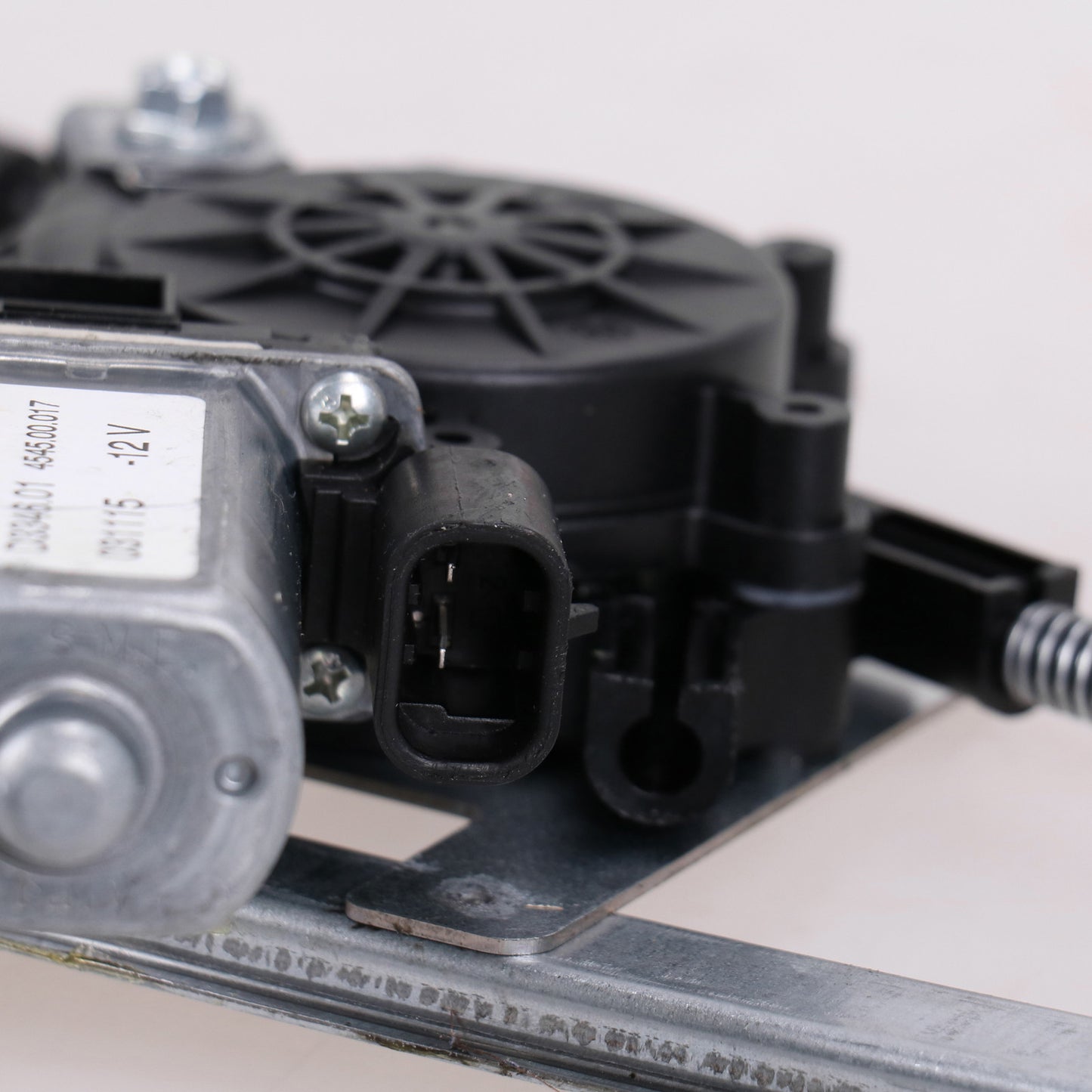 Podnośnik elektryczny przedni prawy z silnikiem Magneti Marelli