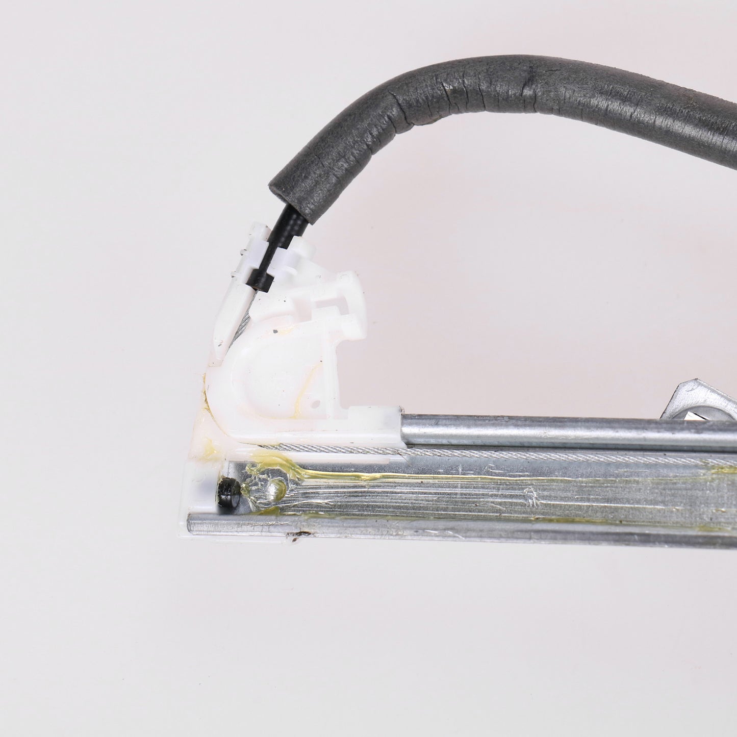 Podnośnik elektryczny przedni prawy z silnikiem Magneti Marelli