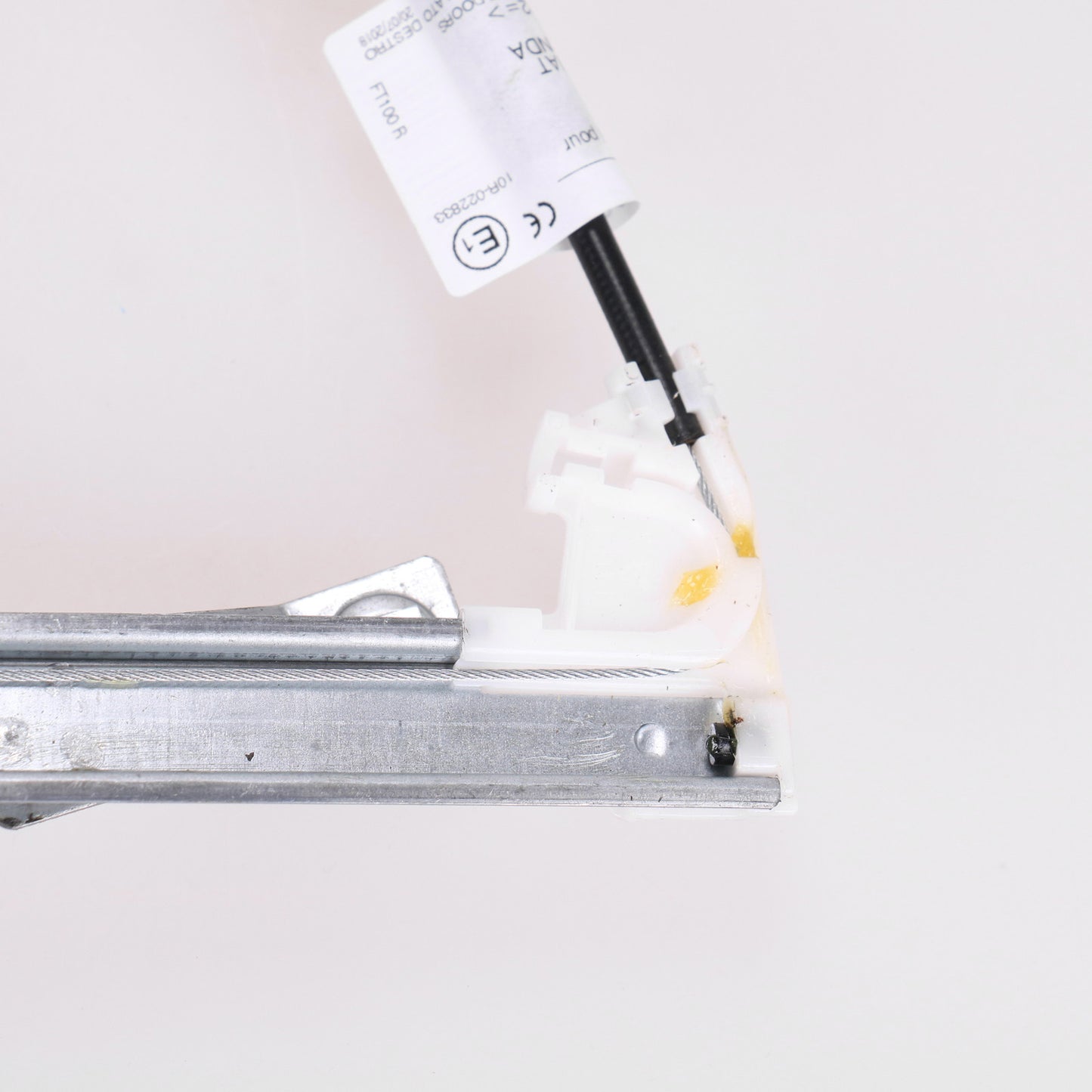 Podnośnik elektryczny przedni prawy z silnikiem Magneti Marelli