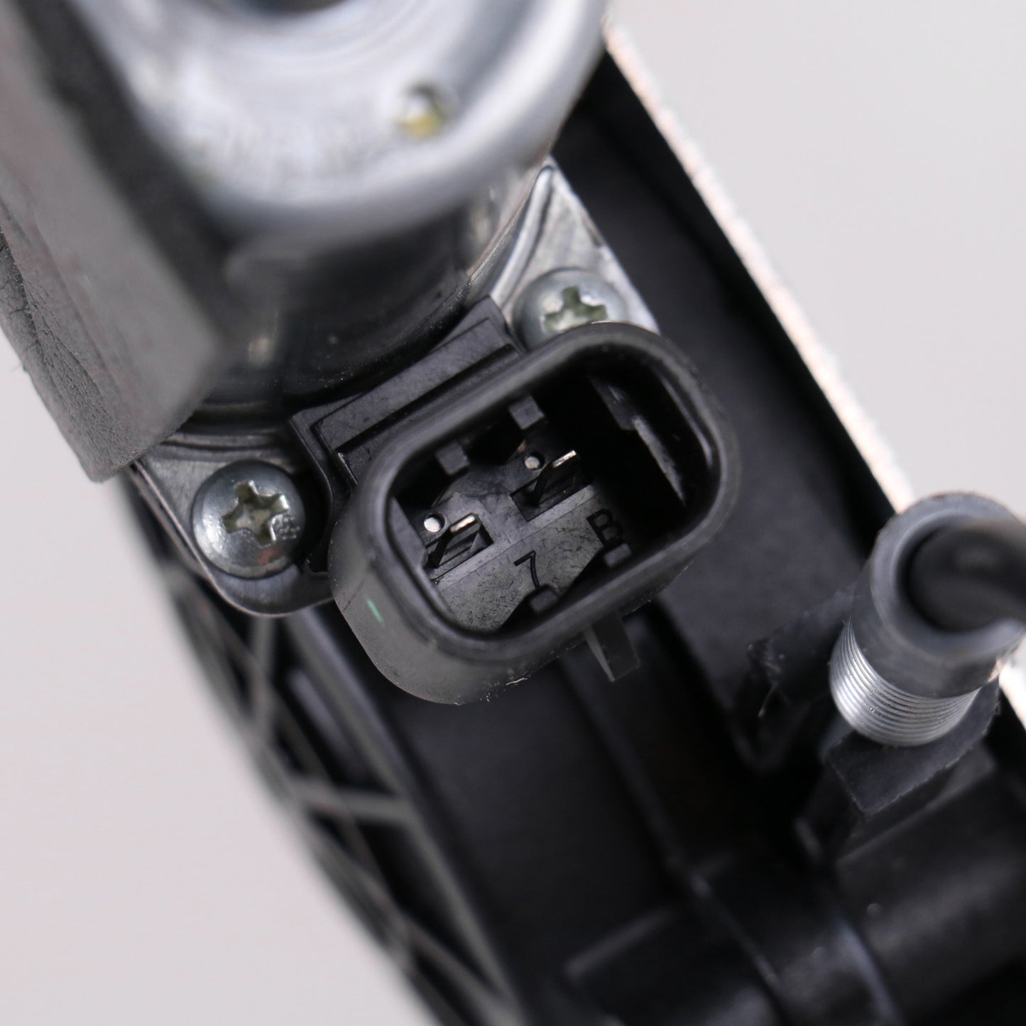 Podnośnik elektryczny przedni prawy Silnik na linie