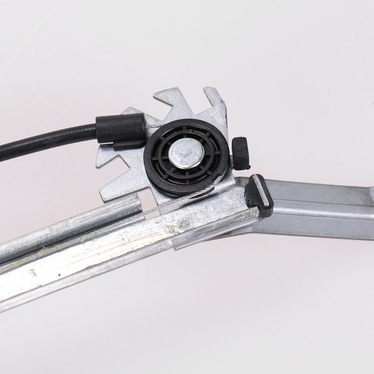 Podnośnik szyby przedniej mechaniczny po lewej stronie