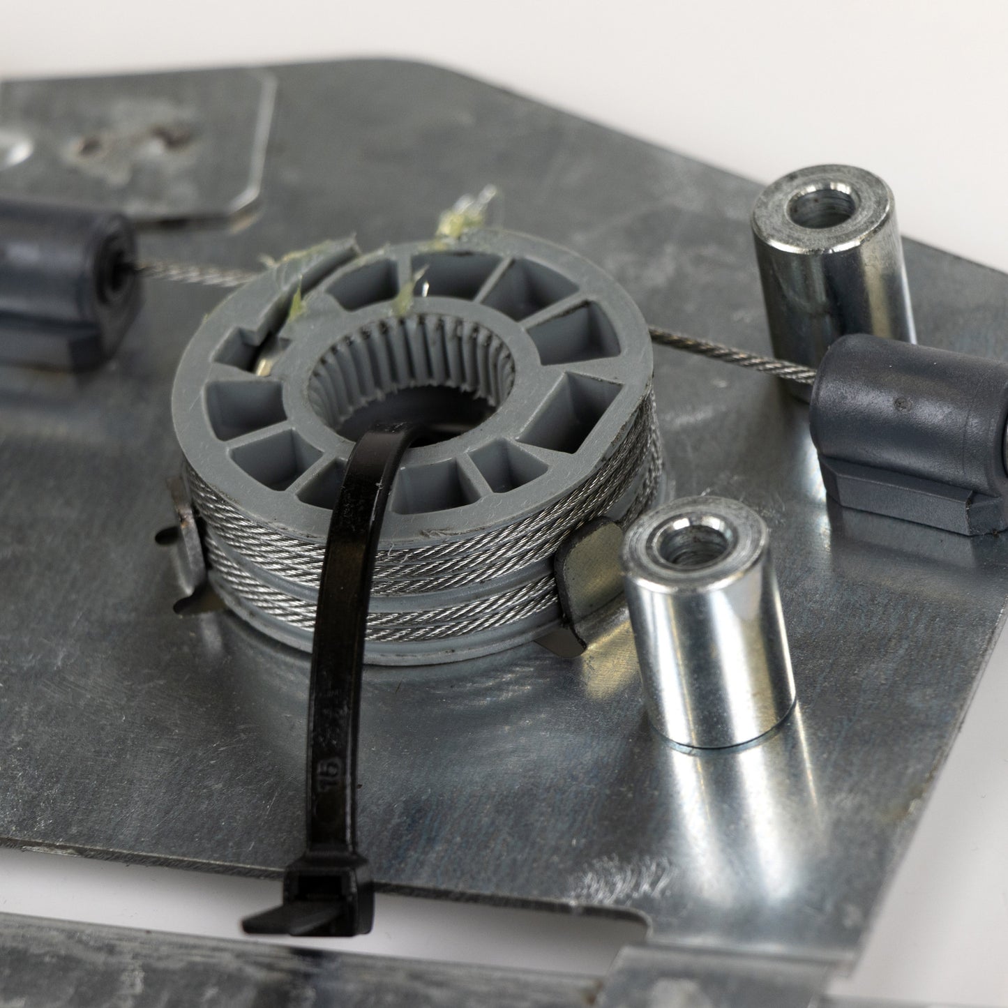 Podnośnik elektryczny przedni prawy bez silnika elektrycznego Magneti Marelli