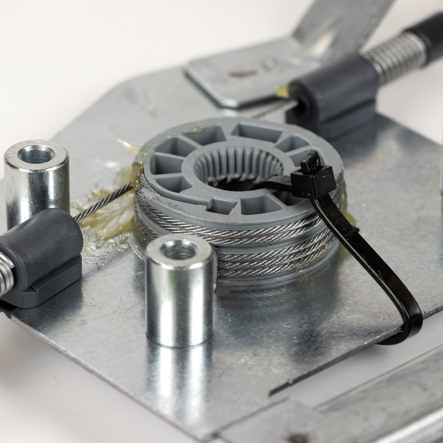 Podnośnik elektryczny przedni lewy bez silnika elektrycznego Magneti Marelli