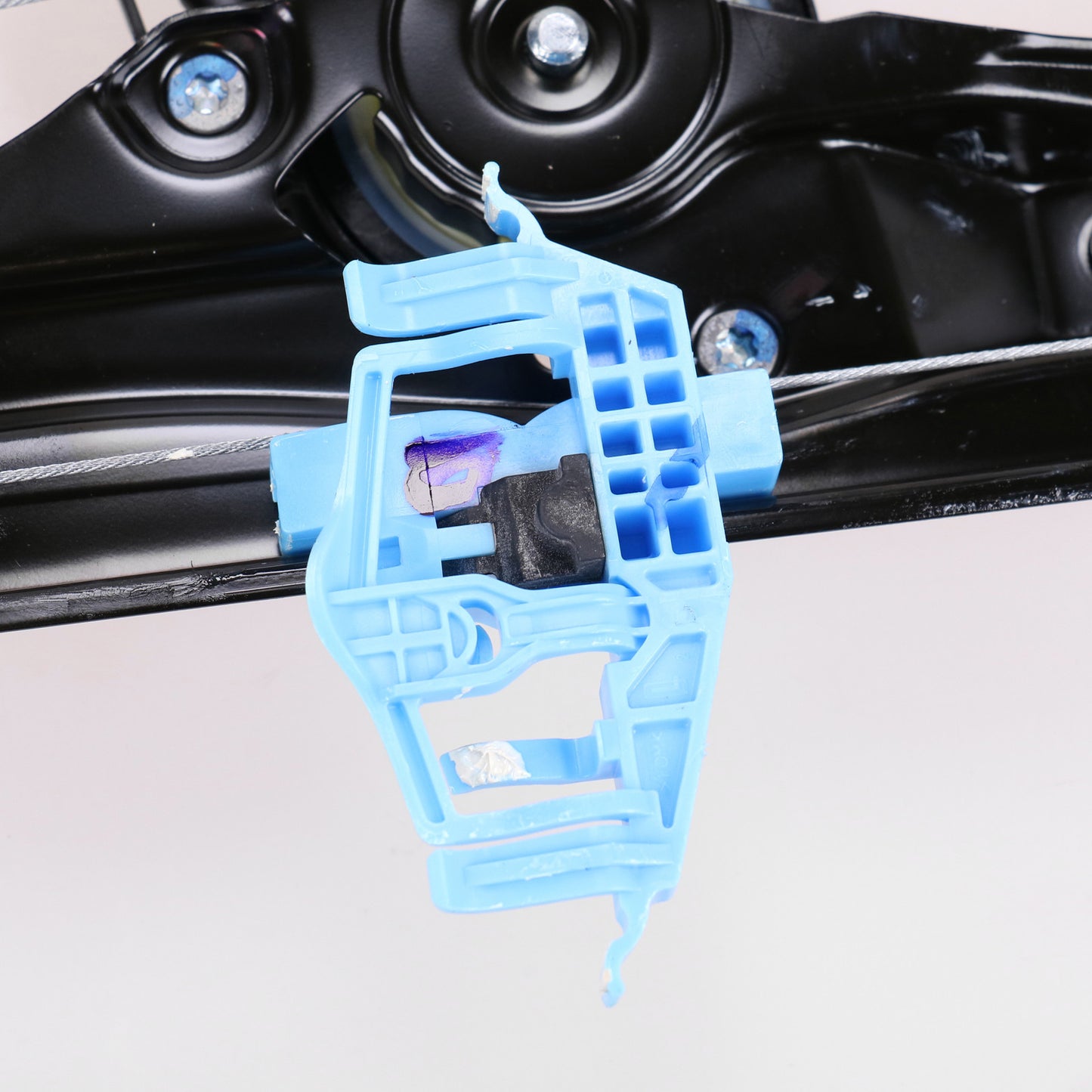 Podnośnik elektryczny przedni lewy bez silnika