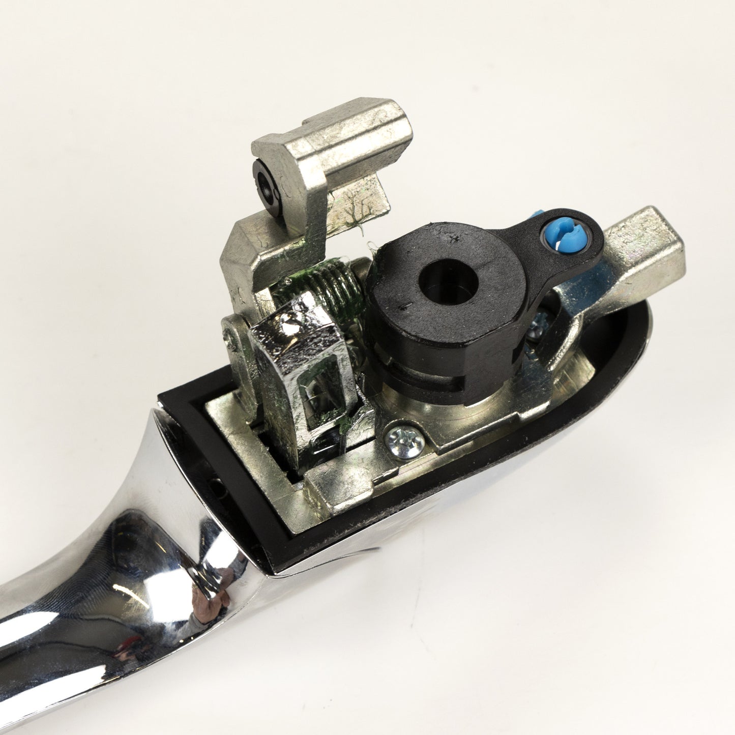Klamka chromowana prawa z cylindrem
