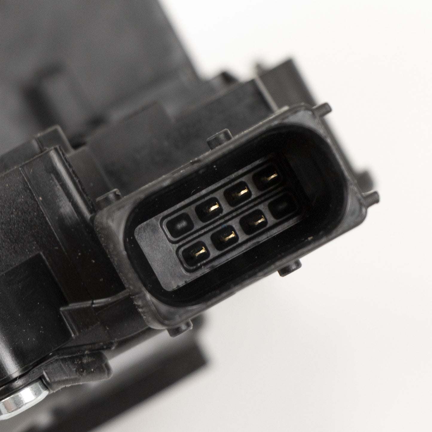 Mechanizm zamykania i otwierania drzwi przednich prawych