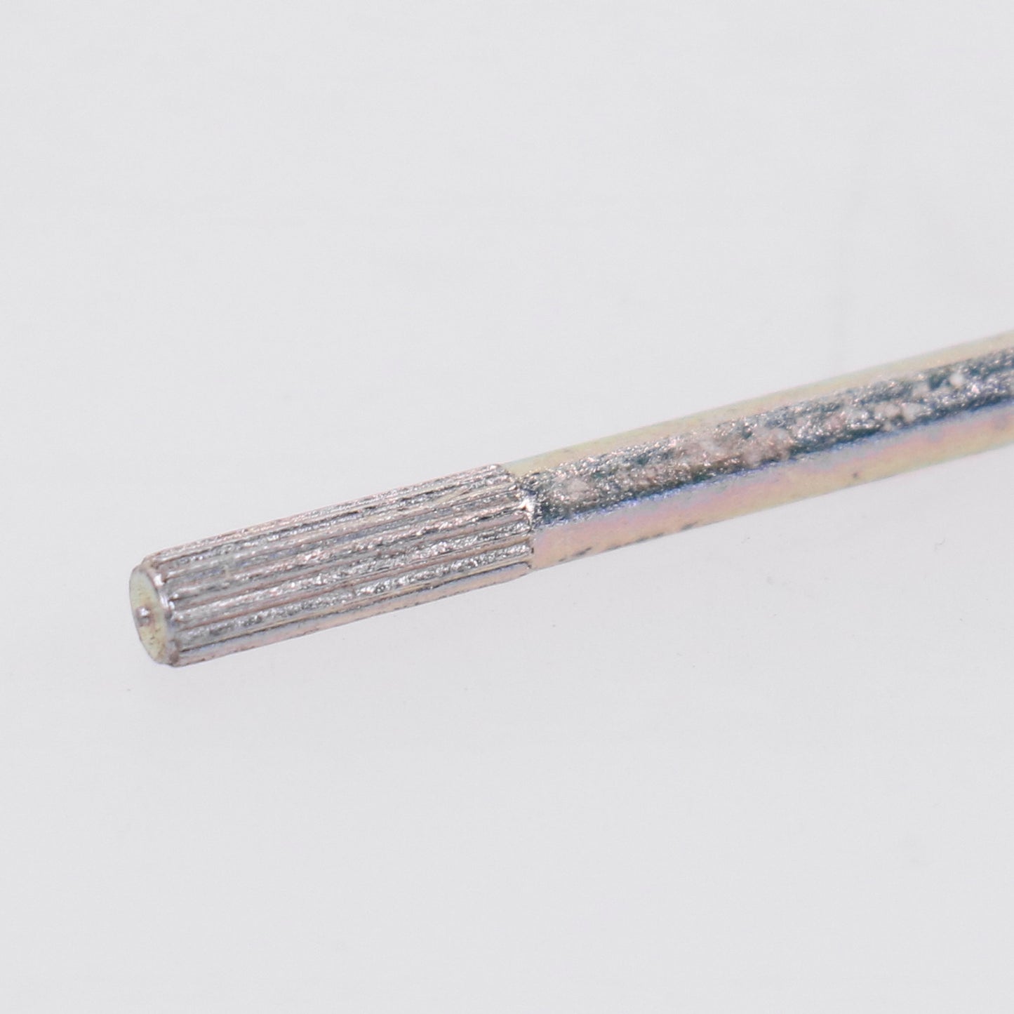 Śruba osłony wlewu paliwa 13,5 cm długości