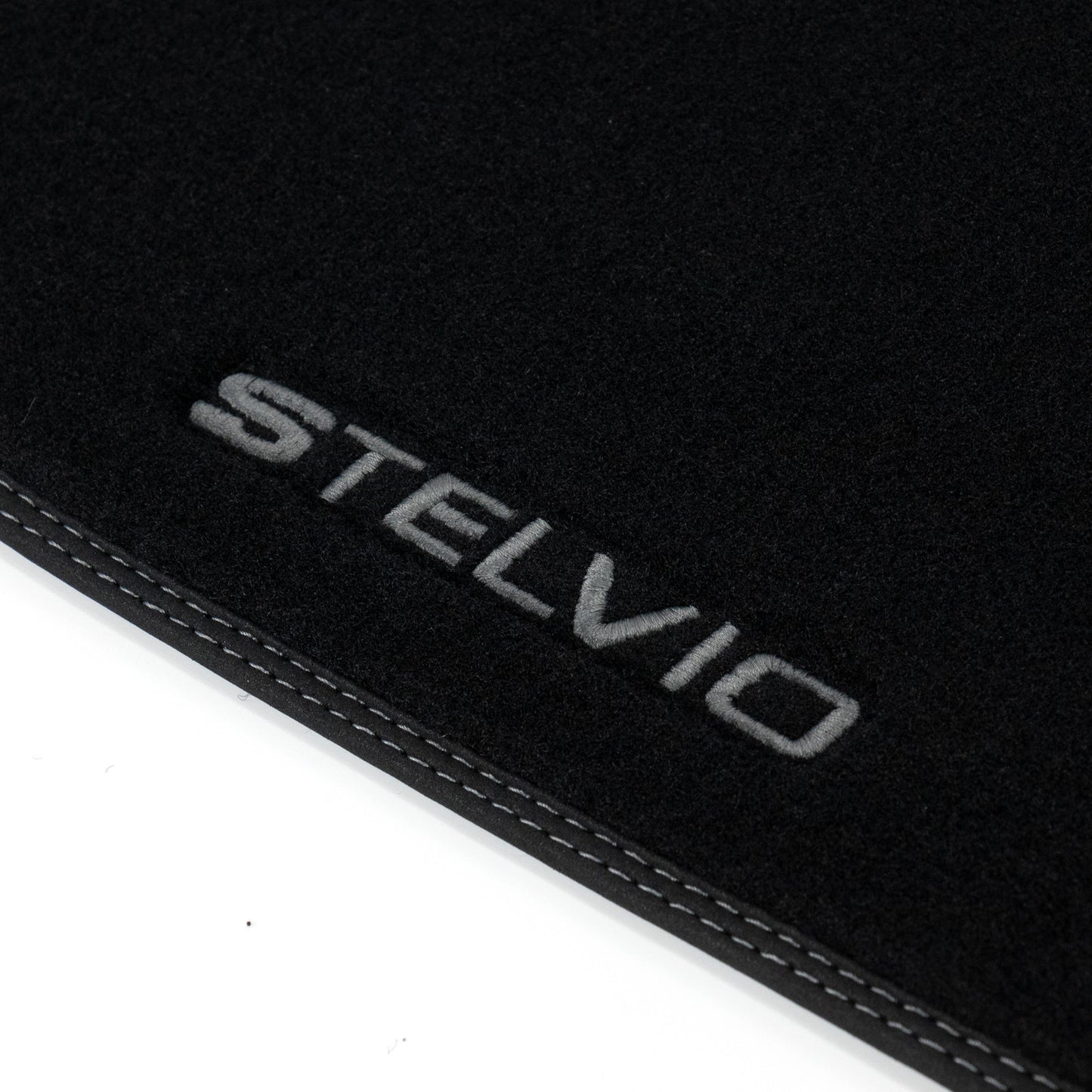 Zestaw 4 dywaników welurowych z srebrnym haftowanym logo Stelvio Original