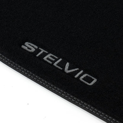 Zestaw 4 dywaników welurowych z srebrnym haftowanym logo Stelvio Original