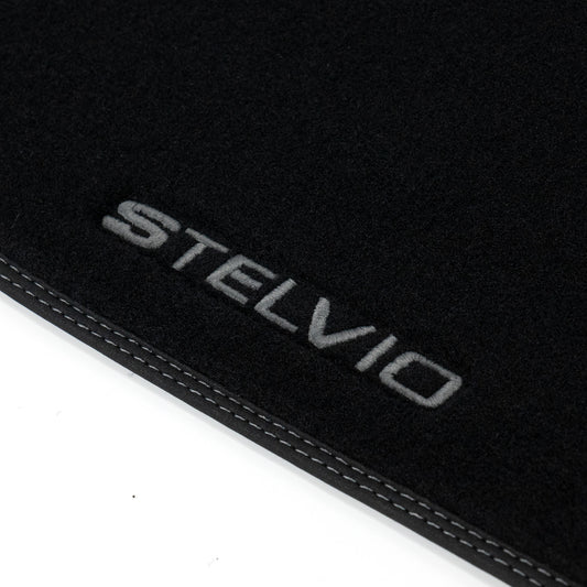 Zestaw 4 dywaników welurowych z srebrnym haftowanym logo Stelvio Original