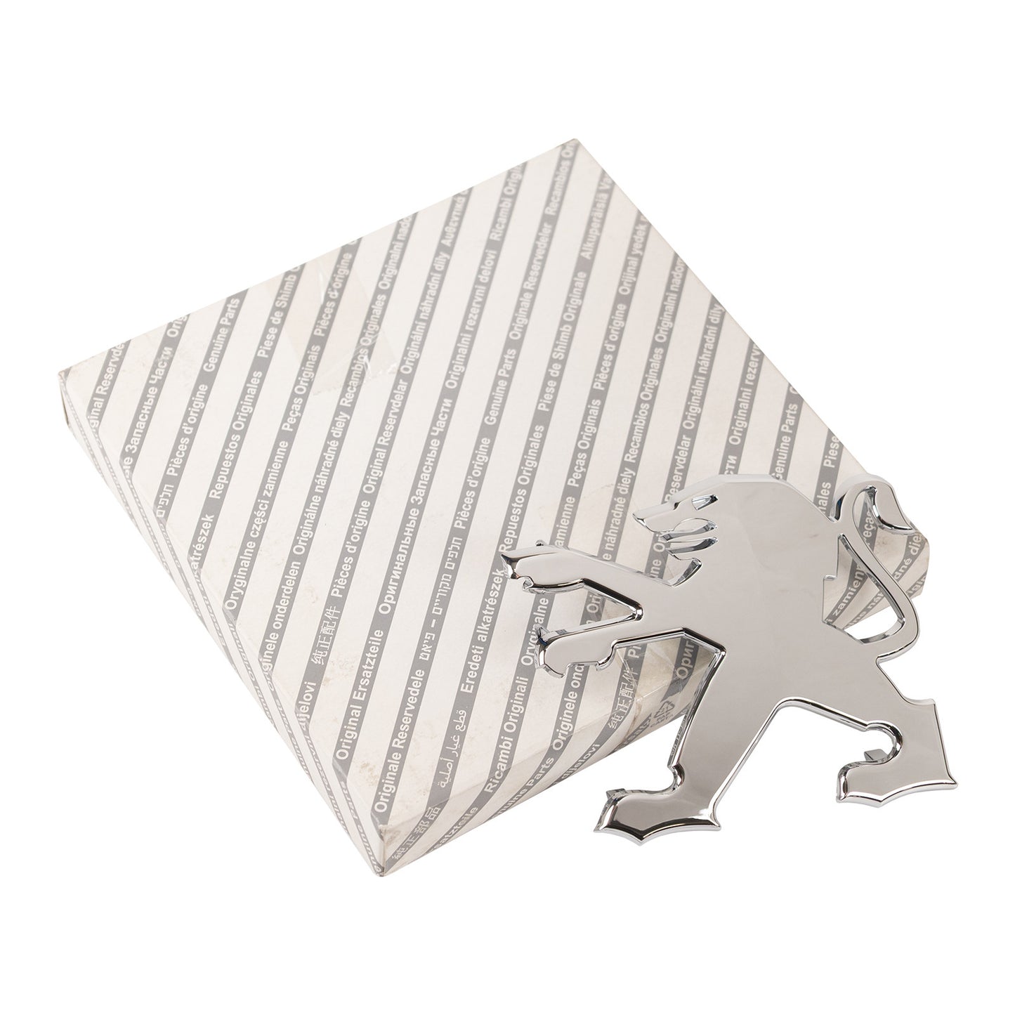 Emblemat lwa Peugeot na osłonie chłodnicy