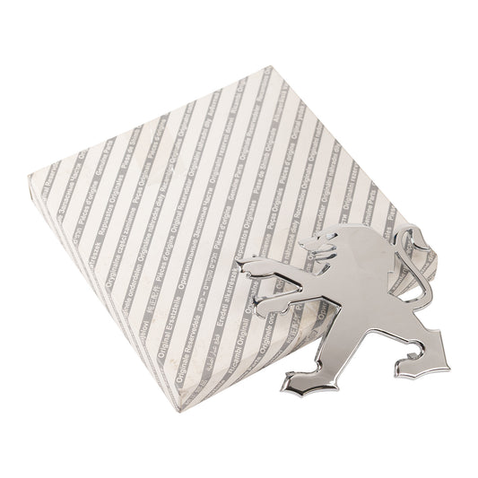 Emblemat lwa Peugeot na osłonie chłodnicy