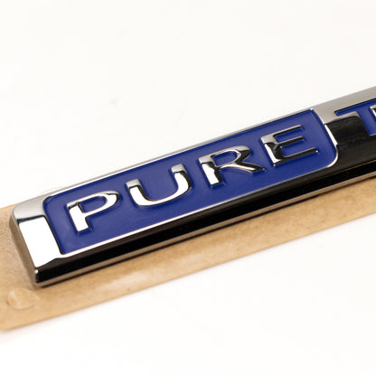 Emblemat na tylnej klapie z napisem „PureTech PSA OE 98173926VD