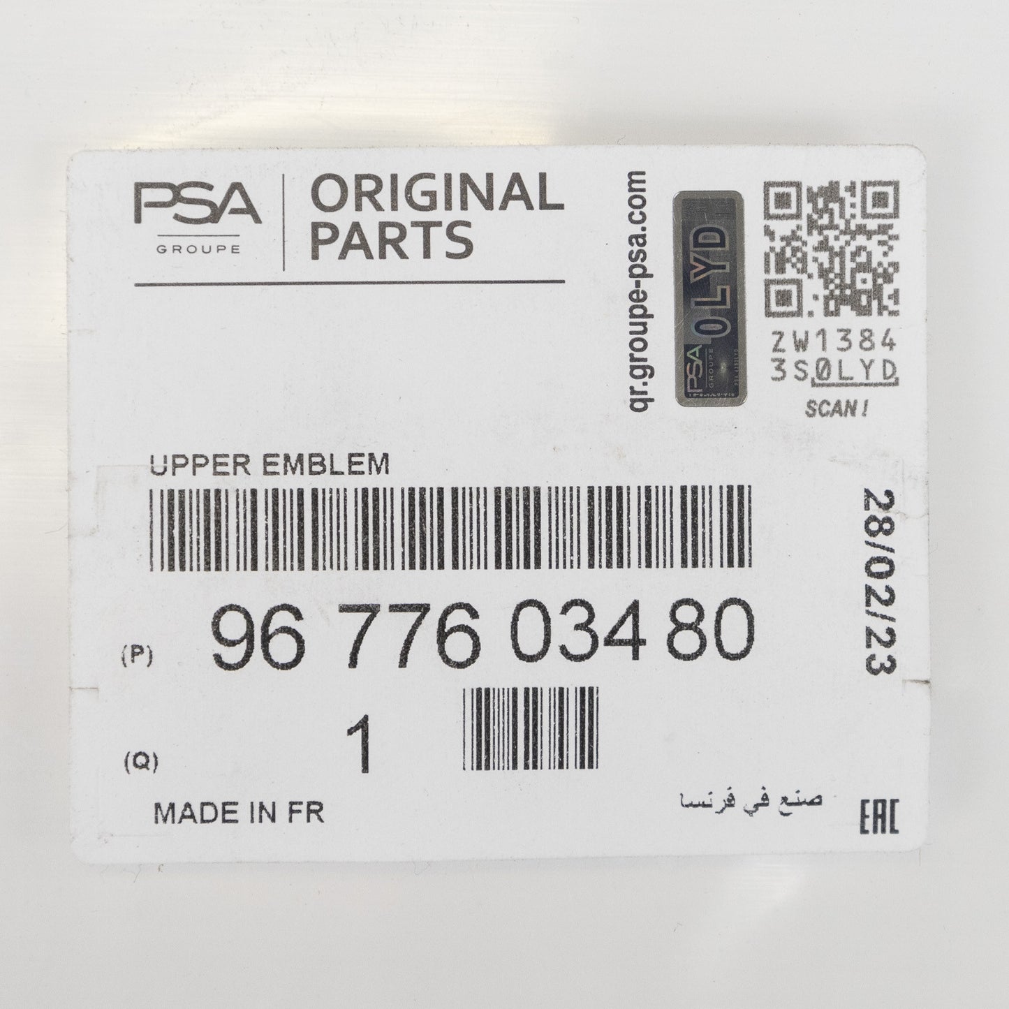 Emblemat kątowy górnej części osłony chłodnicy PSA OE 9677603480